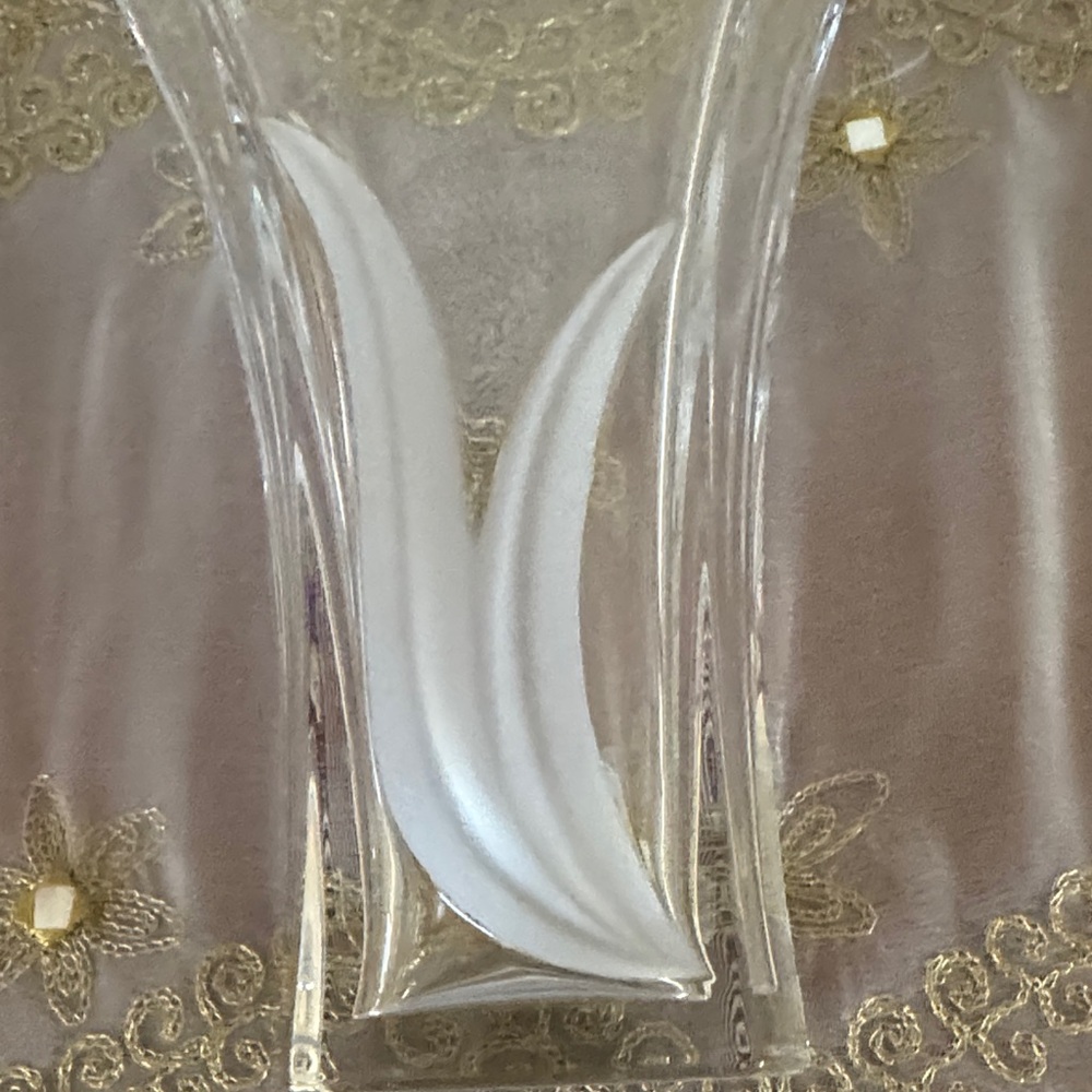 Nachtmann Crystal Vase with Frosted Design - Picture 3 of 5